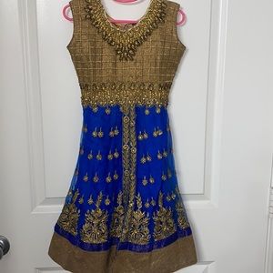 Girls traditional dress with churidar bottoms and small scarf/dupatta. Size S/M